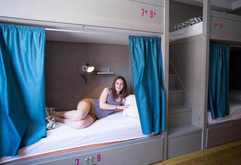 سرير فى غرفة مشتركه, Nice Way Porto Hostel