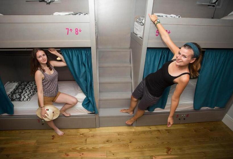 سرير فى غرفة مشتركه, Nice Way Porto Hostel