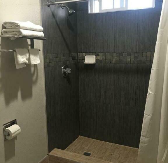 Номер Стандарт, Town House Motel