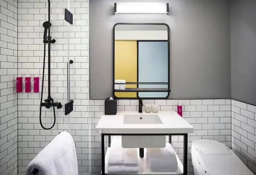 クイーンサイズベッドのスタンダードルーム, Moxy Seoul, Myeongdong
