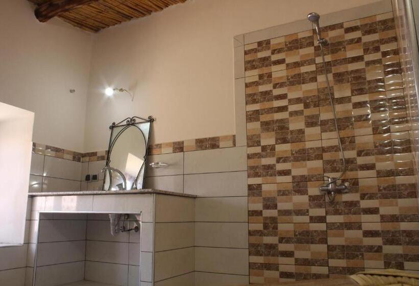 חדר משפחתי, Riad Amodou