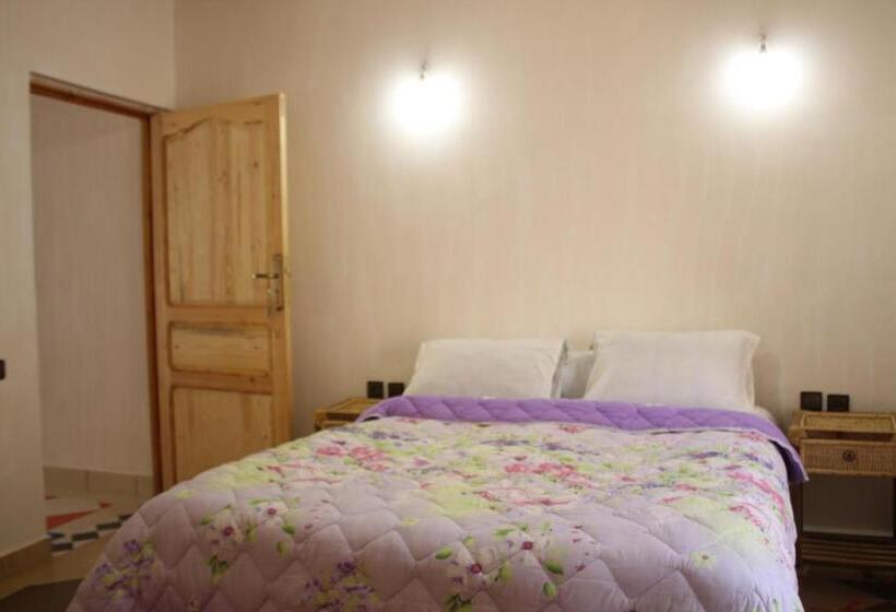 חדר משפחתי, Riad Amodou