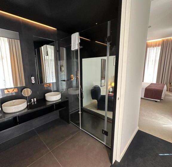 اتاق لوکس, Golden Lisbon