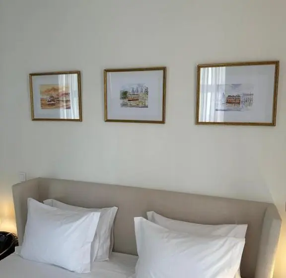 اتاق لوکس, Golden Lisbon