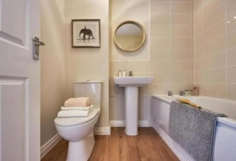 Standard Yhden Hengen Huone, Room In Guest Room   Single Room In 3 Bed Home, Full Kitchen, Shared Bathroom