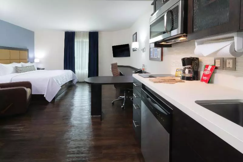 キングサイドベッドのスタンダードワンルーム, Candlewood Suites   Queretaro Juriquilla, An Ihg