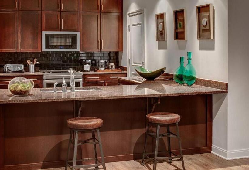 带双人大床的行政管理套房, Element Huntsville