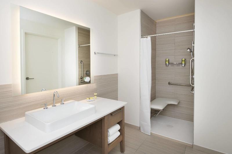 带大床的标准工作室, Element Huntsville