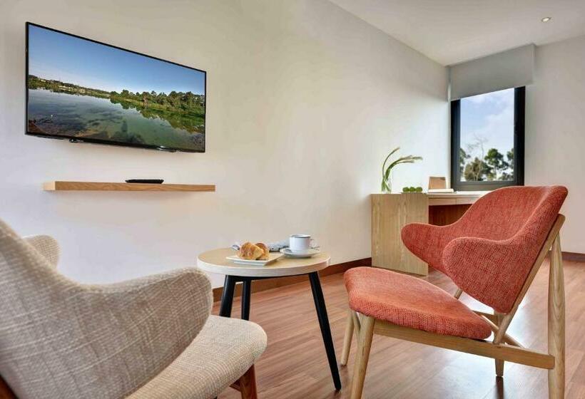 חדר אקזקיוטיב נוף לגינה, Lakeview Terrace Resort Pengerang