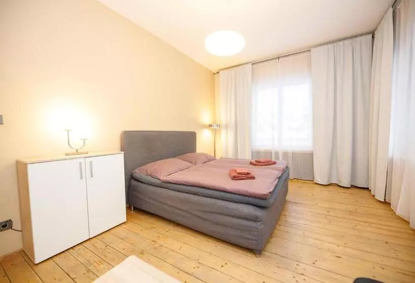 سوییت با چشم‌انداز باغ, Libušina Villa
