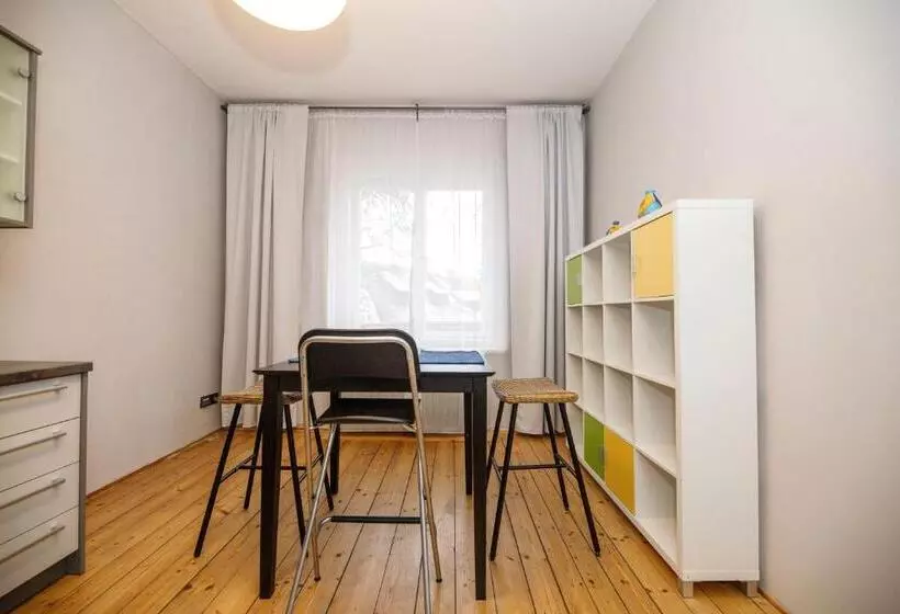 سوییت با چشم‌انداز باغ, Libušina Villa