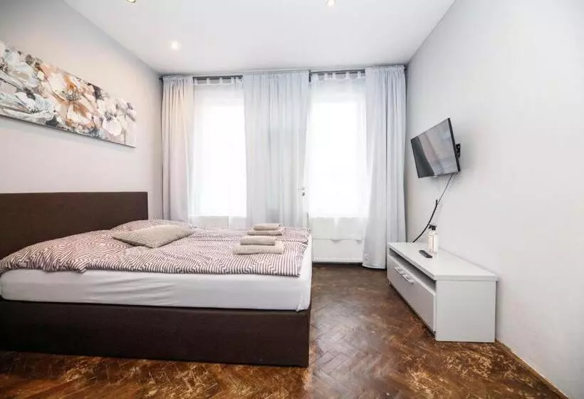 آپارتمان 1 خوابه با تراس, Libušina Villa