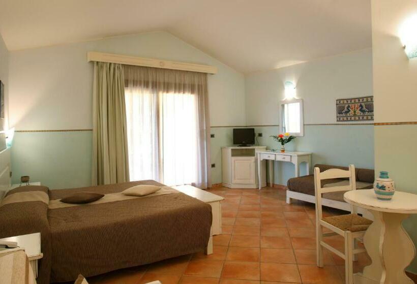 غرفة قياسية ثلاثية, Luci Del Faro