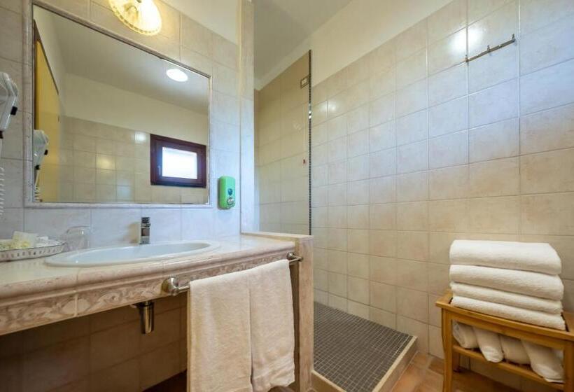 غرفة قياسية رباعية, Luci Del Faro