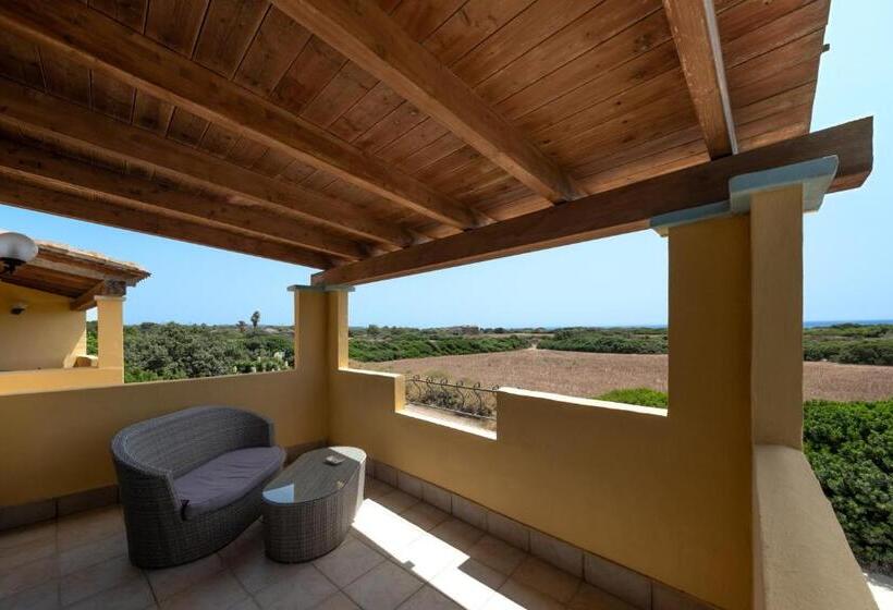 غرفة سوبيريور ثلاثية مطلّة علي البحر, Luci Del Faro