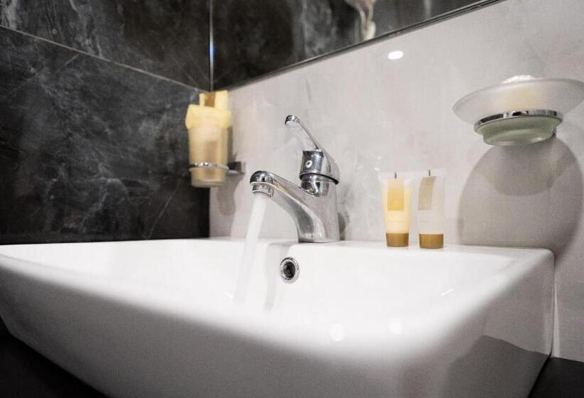 디럭스 룸, Park Avenue Hotel Yerevan