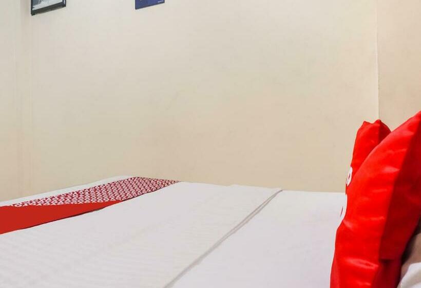 Standard Room, Reddoorz Near Lokasari Mangga Besar 7