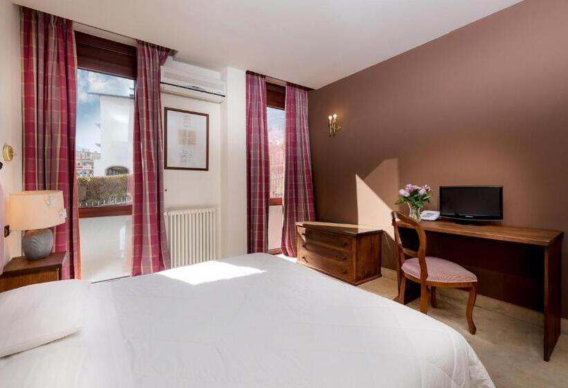 חדר סטנדרט לשלושה, Rendez Vous