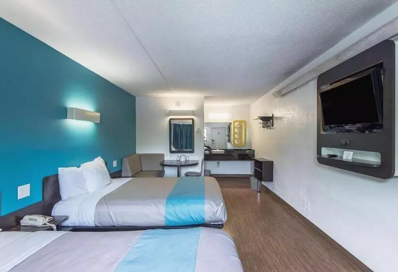 スタンダード４人部屋, Motel 6 Overland Park, Ks