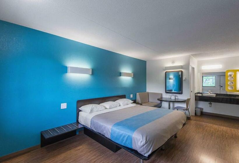 스탠다드 룸 킹사이즈 침대, Motel 6 Overland Park, Ks