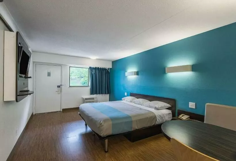 キングサイズベッドのスタンダードルーム, Motel 6 Overland Park, Ks