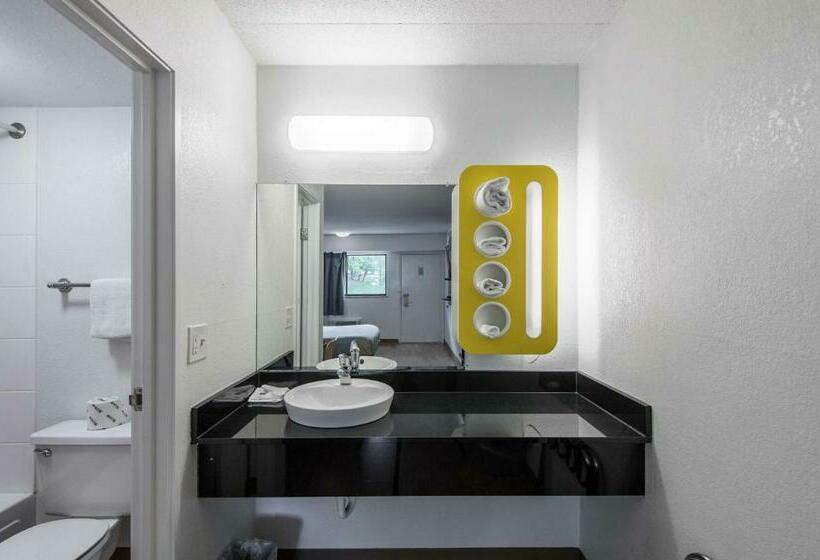 스탠다드 룸, Motel 6 Overland Park, Ks