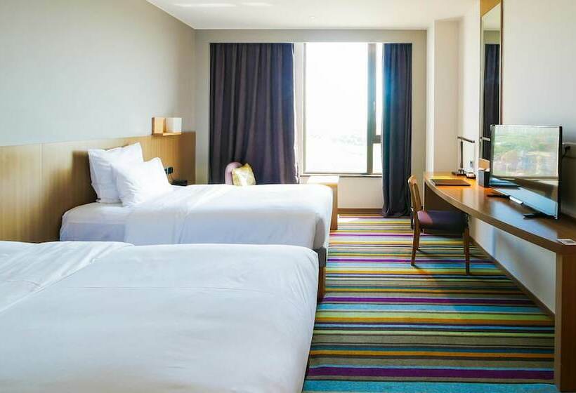 带城市景观的标准间, Novotel Nanchang Sunac