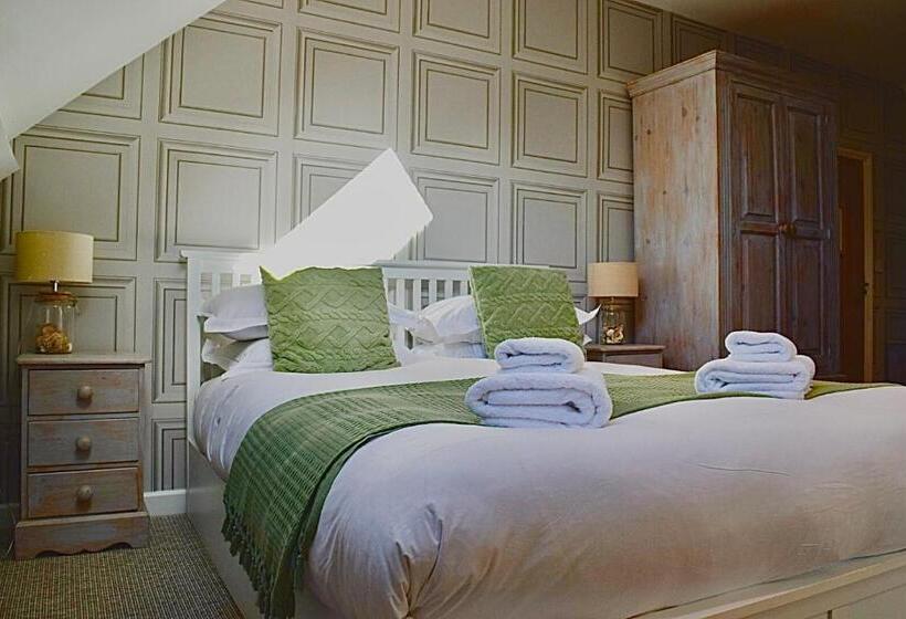 Семейный Номер, Blakeney House