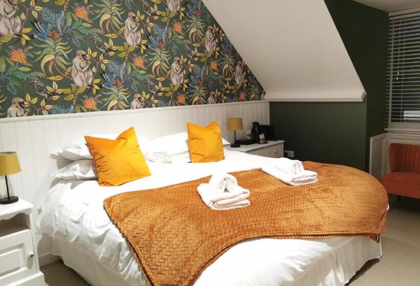 Номер Стандарт, Blakeney House