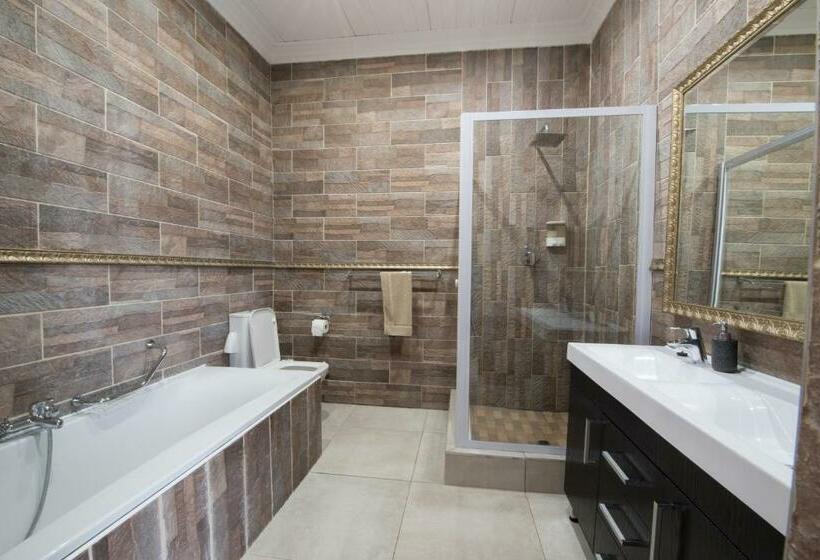 חדר סטנדרט נוף לבריכה, Sunset Manor Guest House