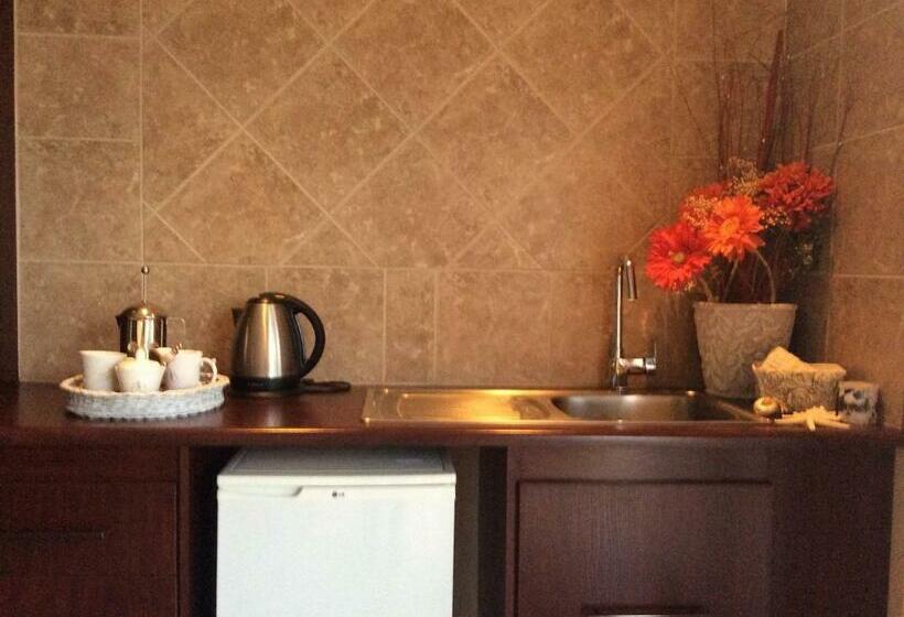 חדר דלוקס עם מרפסת, Sunset Manor Guest House