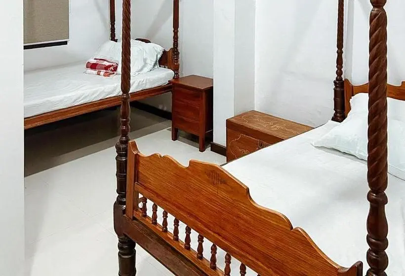 スタンダード４人部屋, Reddoorz At Casa Rafaelle Transient Ilocos Sur