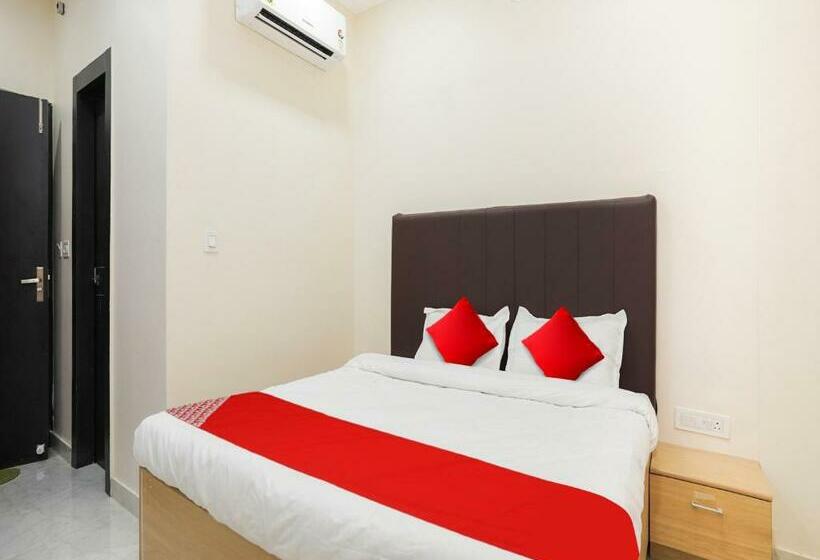 トリプルクラシックルーム, Oyo Flagship Nirmala Palace