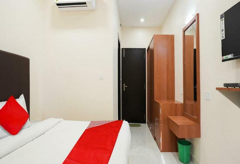 トリプルクラシックルーム, Oyo Flagship Nirmala Palace