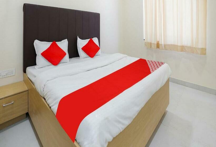 トリプルクラシックルーム, Oyo Flagship Nirmala Palace