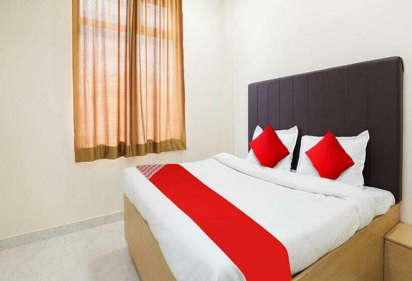 トリプルクラシックルーム, Oyo Flagship Nirmala Palace