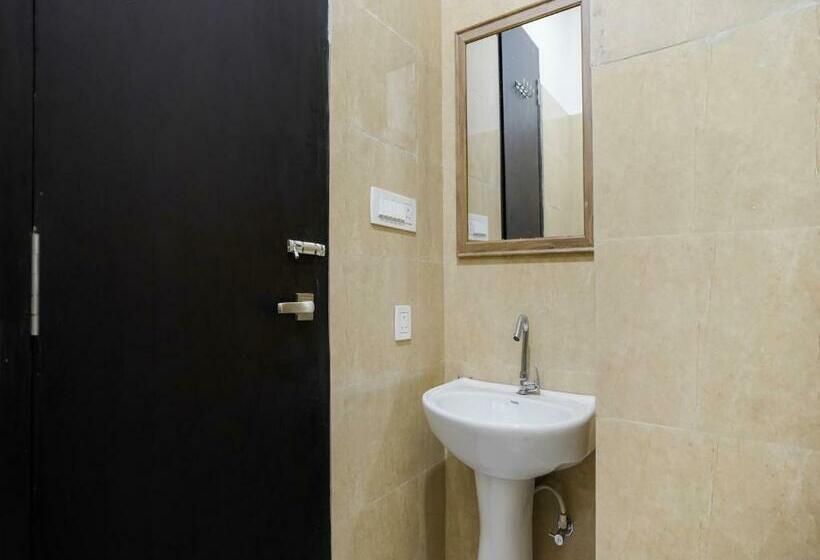 トリプルクラシックルーム, Oyo Flagship Nirmala Palace