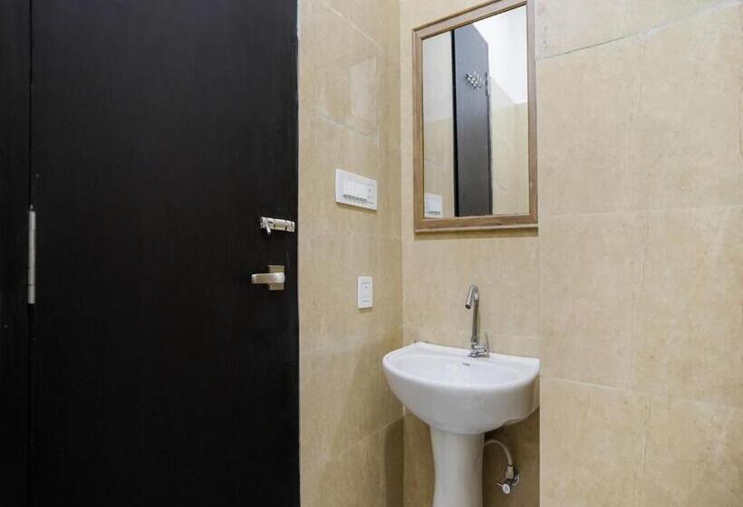 トリプルクラシックルーム, Oyo Flagship Nirmala Palace