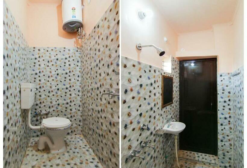 اتاق کلاسیک سه تخته, Oyo Flagship Balaji Hotel And Hostel