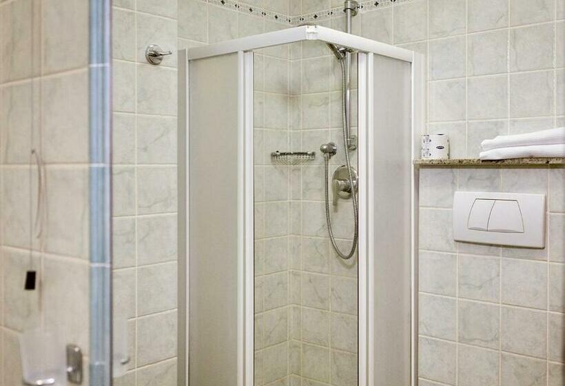 带1个卧室的公寓, Isa Residence With Swimming Pool At Only 450 Meters From The Beach