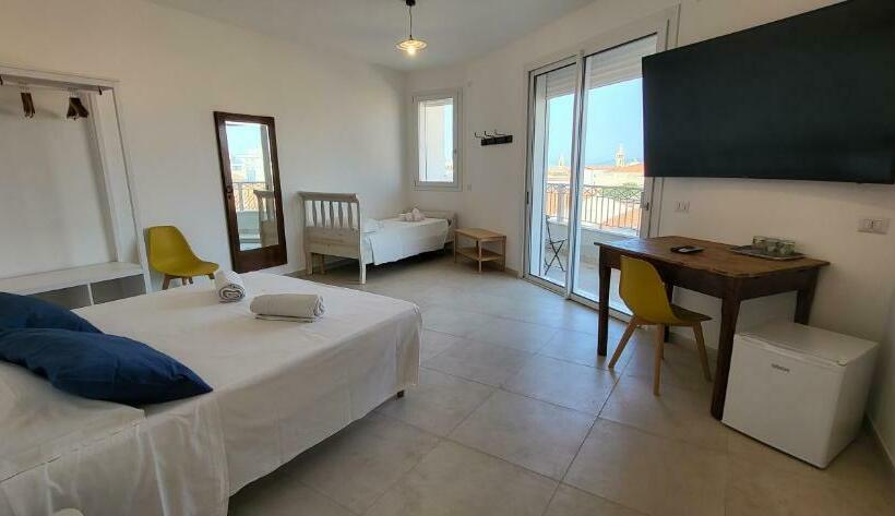 اتاق استاندارد سه تخته با بالکن, Nuo Room