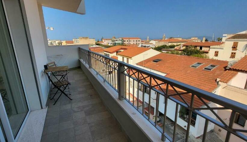 اتاق استاندارد سه تخته با بالکن, Nuo Room