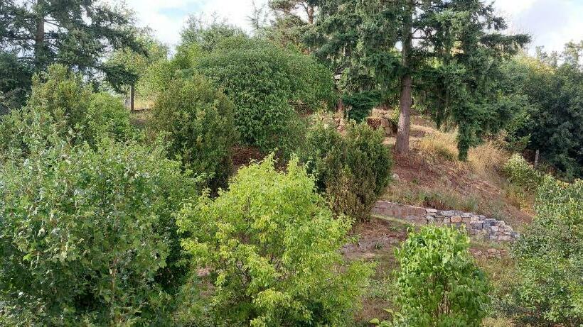 Четырехместный Номер Стандарт Вид на Сад, Penzion Sáblíkův Mlýn