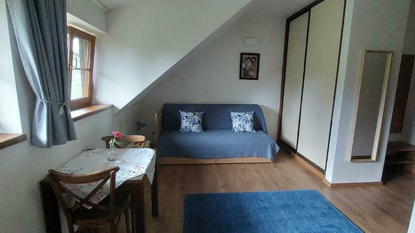 Четырехместный Номер Стандарт Вид на Сад, Penzion Sáblíkův Mlýn