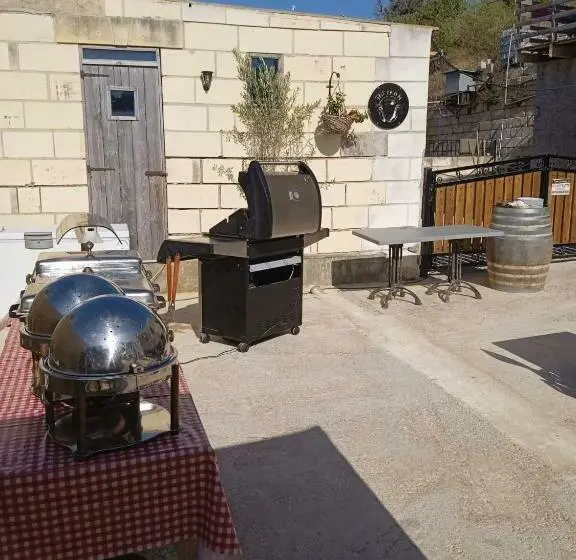 سوییت خانوادگی, Ta  Gingel Farm Agriturisim B&b. Malta