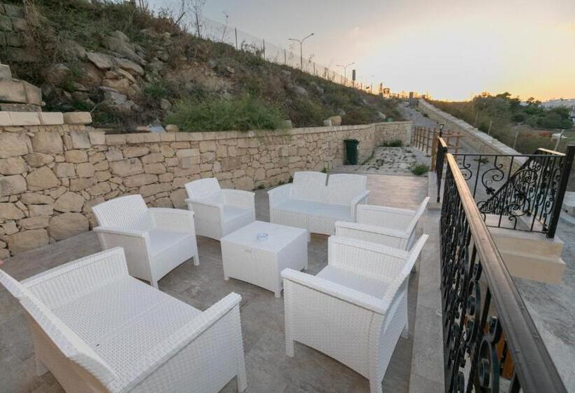 سوییت خانوادگی, Ta  Gingel Farm Agriturisim B&b. Malta