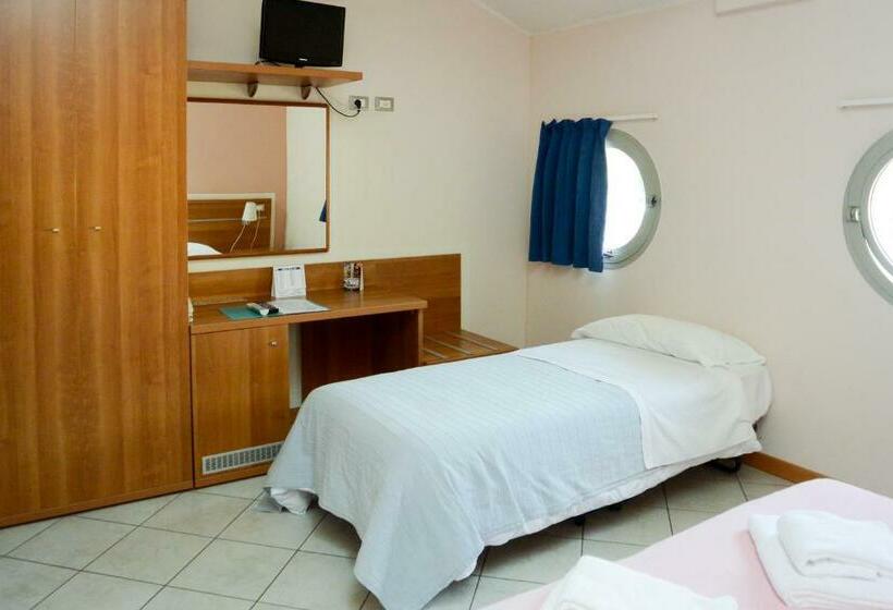 标准三人间, Albergo Meublè Abatjour