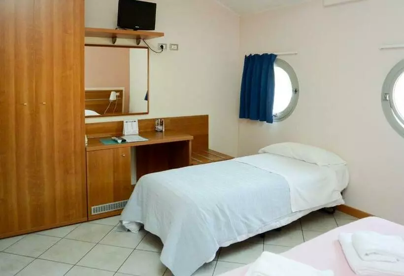 اتاق استاندارد سه نفره, Albergo Meublè Abatjour