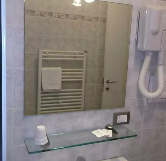 اتاق استاندارد یک نفره, Albergo Meublè Abatjour