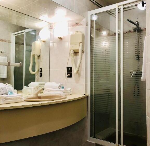 이코노미 룸, Chaume De Balveurche